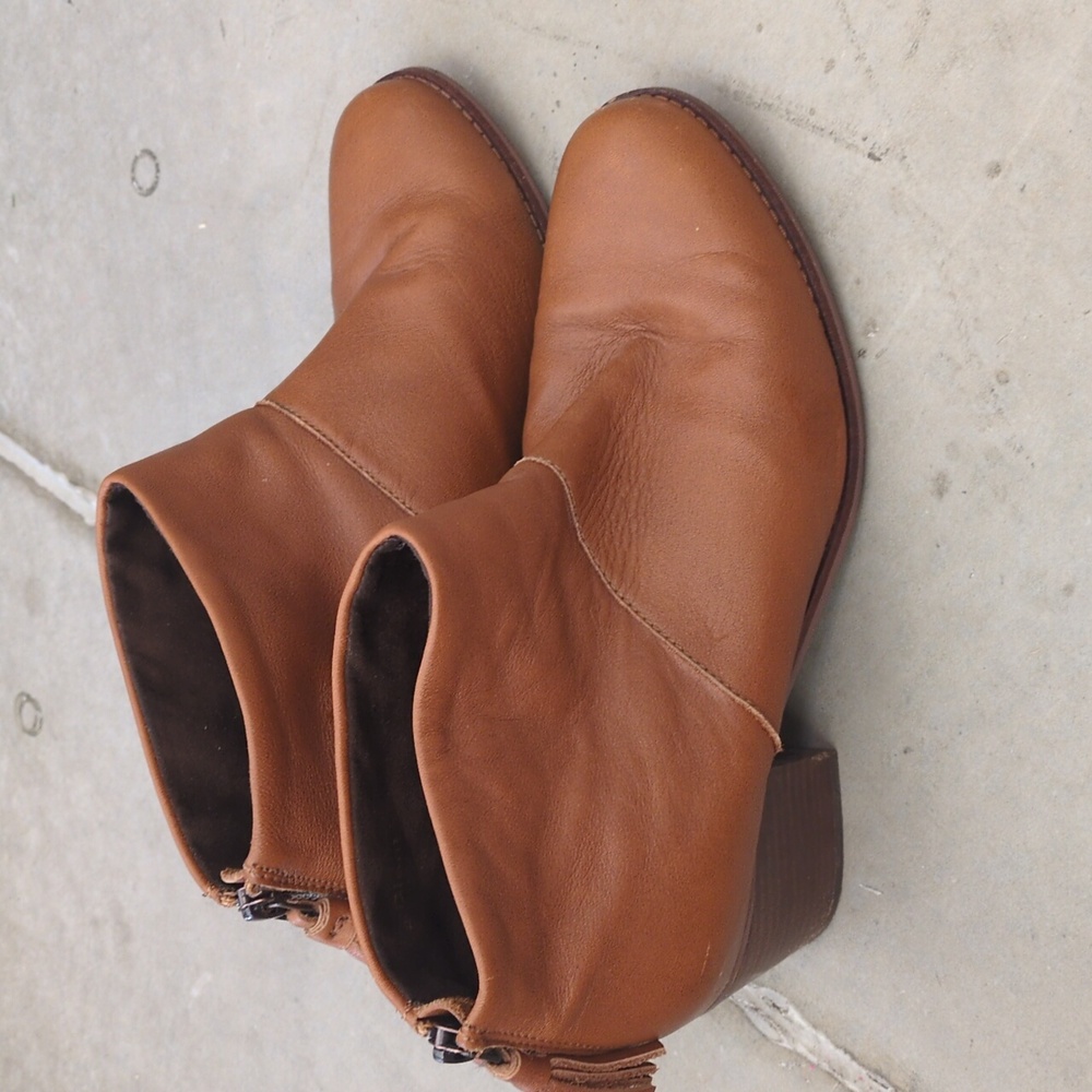 TOMS Women's Brown Leather Slip On Heeled Booties Size 8.5 - Picture 3 of 8